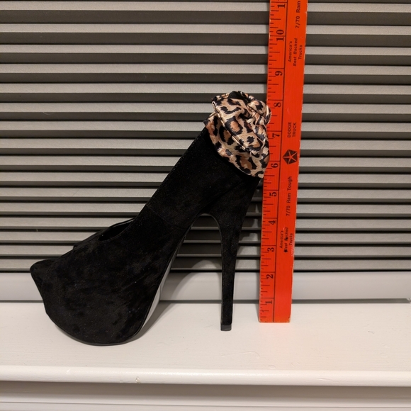 Shoe Dazzle Black Peep-Toe Heels with Leopard Accent - Picture 5 of 5